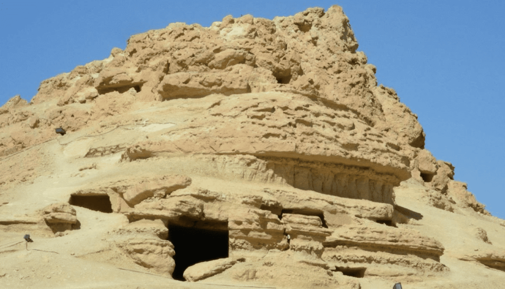 Desert getaways in Egypt (Mountain of the Dead)