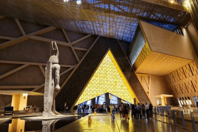 Giza Pyramids & GEM Tour Private Experience From Hurghada