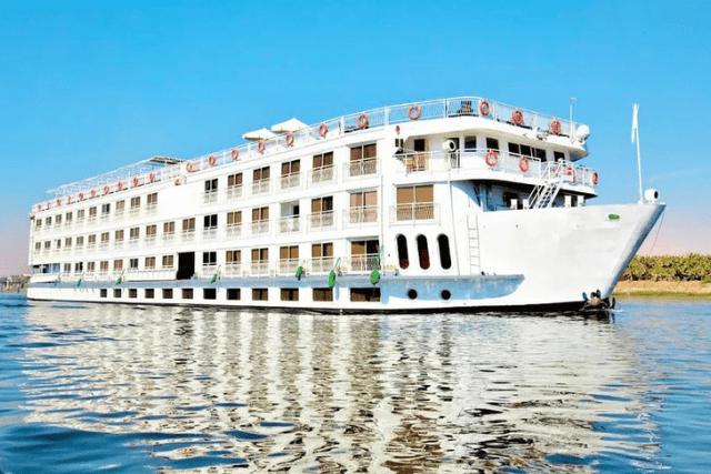Private 4 Days Nile Cruise from Aswan to Luxor.