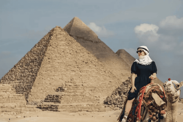 from Hurghada, Cairo Mini Group Trip (The Pyramids + the Old Museum).