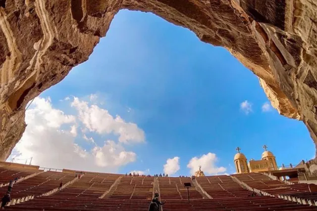 Day Tour to Islamic and Coptic Cairo and Cave Church with lunch