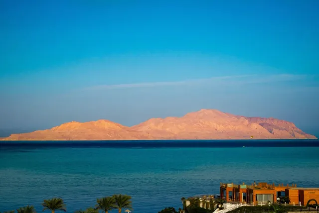 Tiran Island Snorkeling Cruise with Buffet Lunch